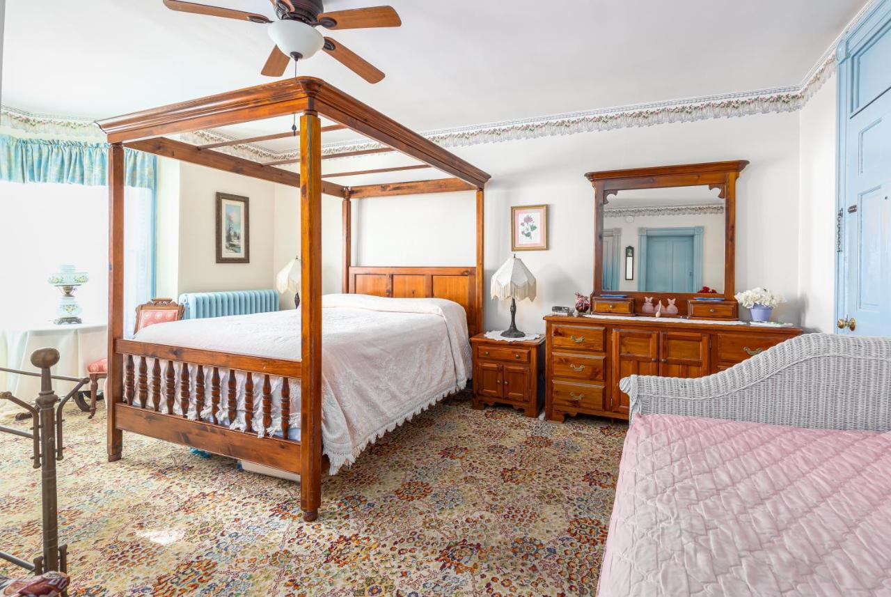 Antoinette'S Apartments & Suites Cape May Esterno foto
