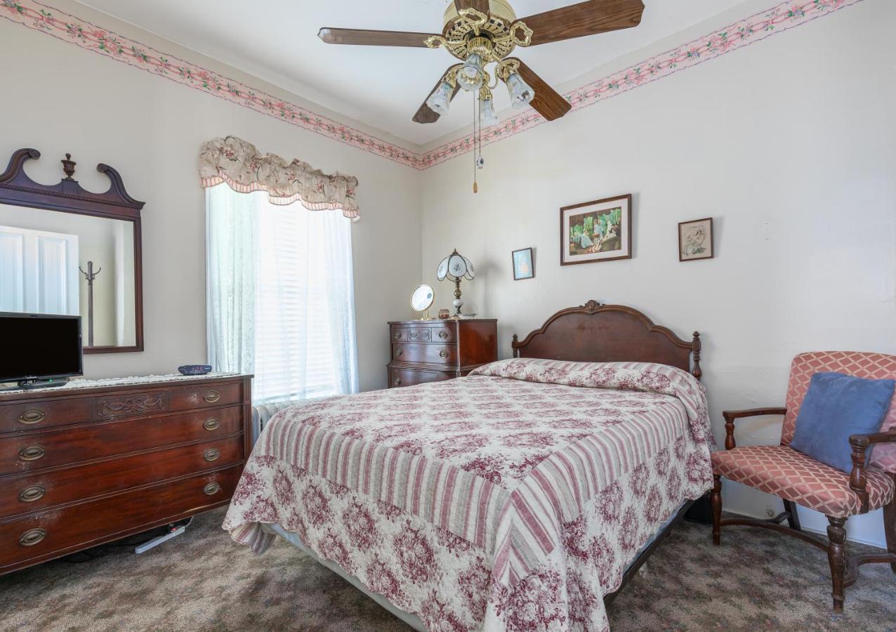 Antoinette'S Apartments & Suites Cape May Esterno foto