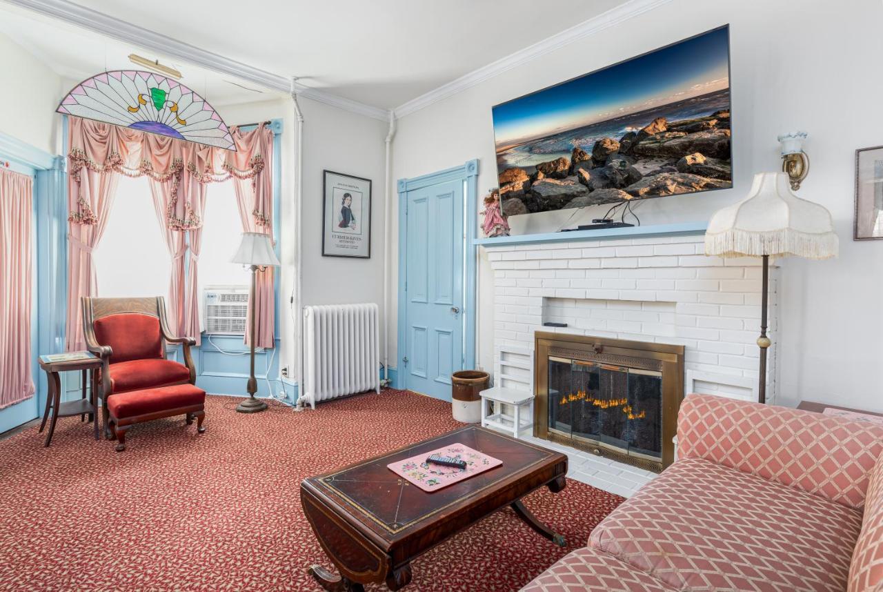 Antoinette'S Apartments & Suites Cape May Esterno foto