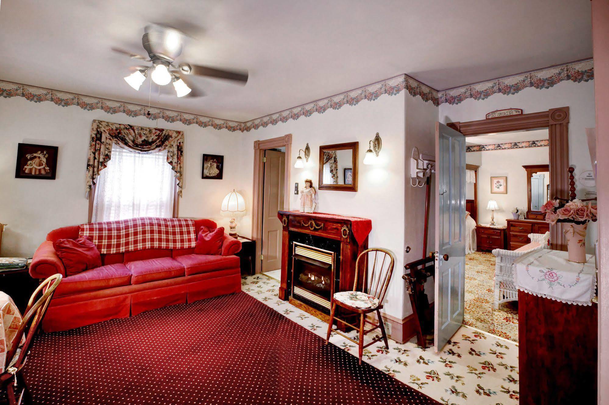Antoinette'S Apartments & Suites Cape May Esterno foto